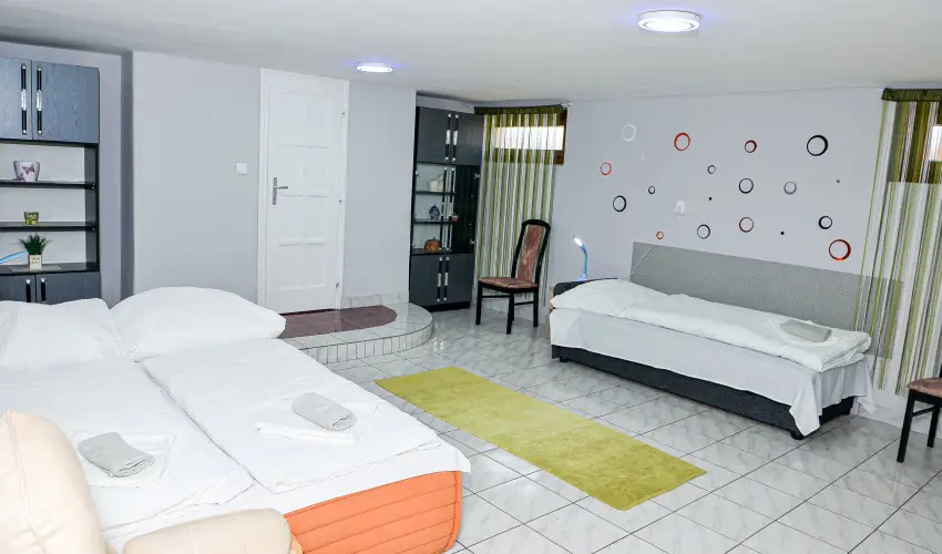 Hajnal Apartman Hajdszoboszl - Oktber 23. (min. 2 j)