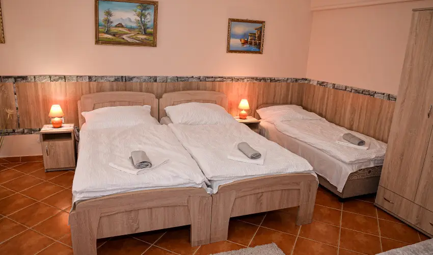 Hajnal Apartman Hajdszoboszl - Oktber 23. (min. 2 j)