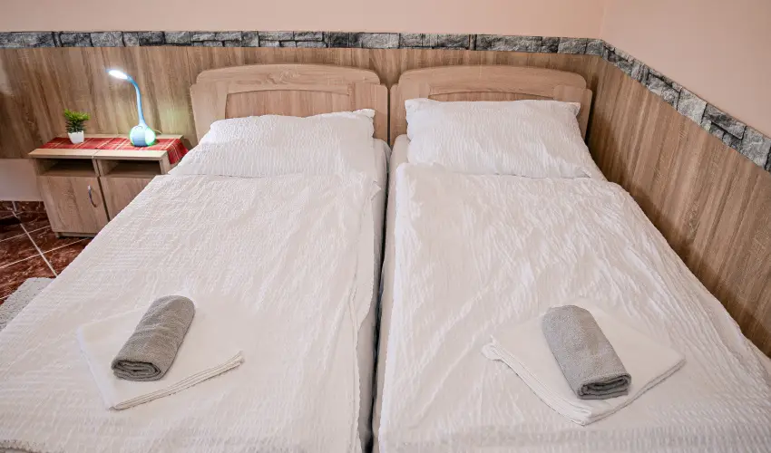 Hajnal Apartman Hajdszoboszl - Oktber 23. (min. 2 j)