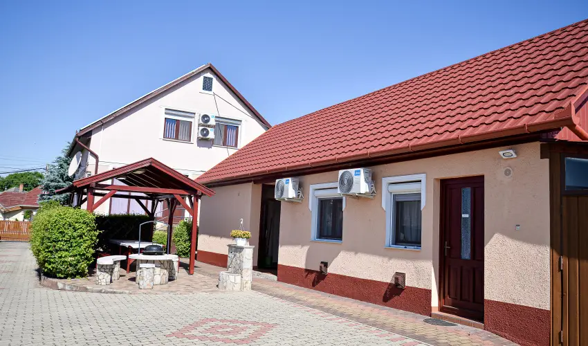 Hajnal Apartman Hajdszoboszl - Oktber 23. (min. 2 j)