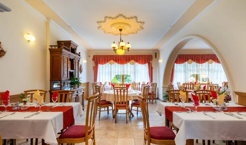 Hajd� Kast�ly Hotel Hajd�szoboszl� - Okt�ber 23. (min. 3 �j)