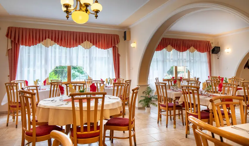 Hajd� Kast�ly Hotel Hajd�szoboszl� - Okt�ber 23. (min. 3 �j)