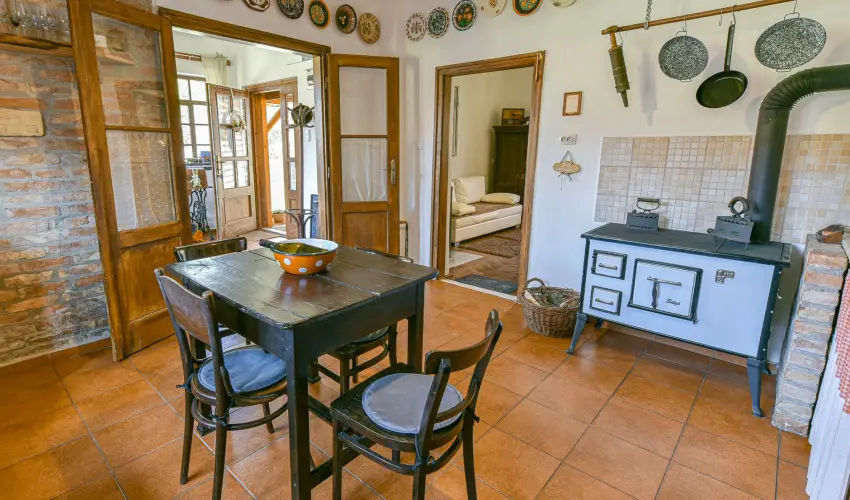 Halhza Vendghz Sirok - Oktber 23. (min. 2 j)