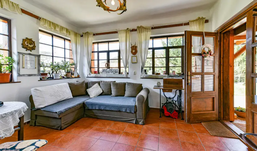 Halhza Vendghz Sirok - Oktber 23. (min. 2 j)