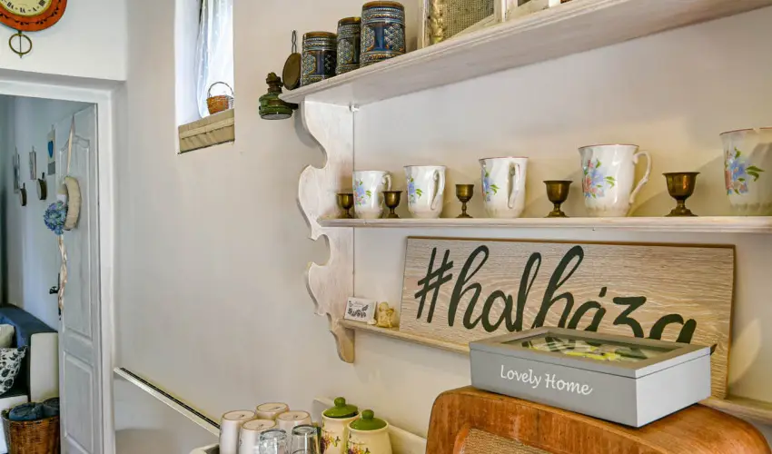 Halhza Vendghz Sirok - Oktber 23. (min. 2 j)