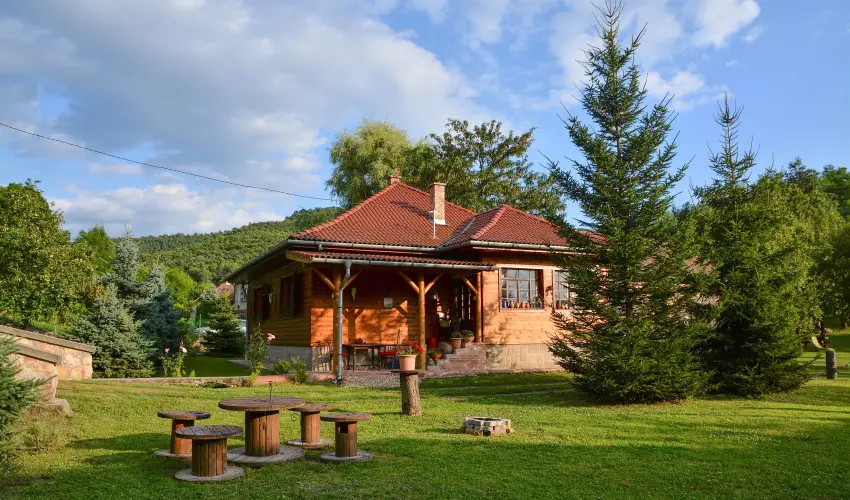 Halhza Vendghz Sirok - Oktber 23. (min. 2 j)