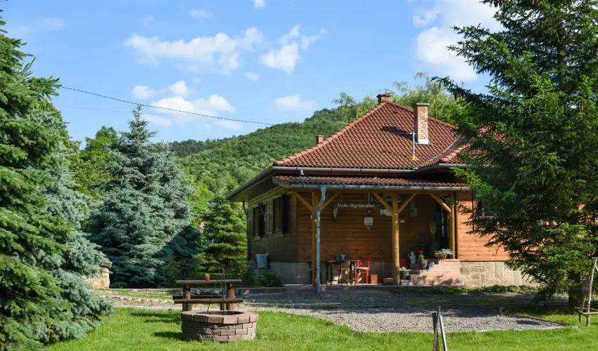 Halhza Vendghz Sirok - Oktber 23. (min. 2 j)