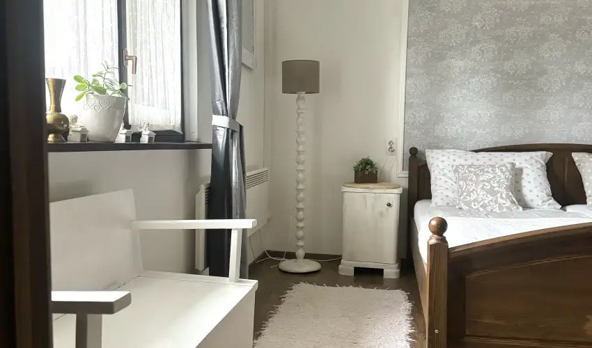 Halhza Vendghz Sirok - Oktber 23. (min. 2 j)