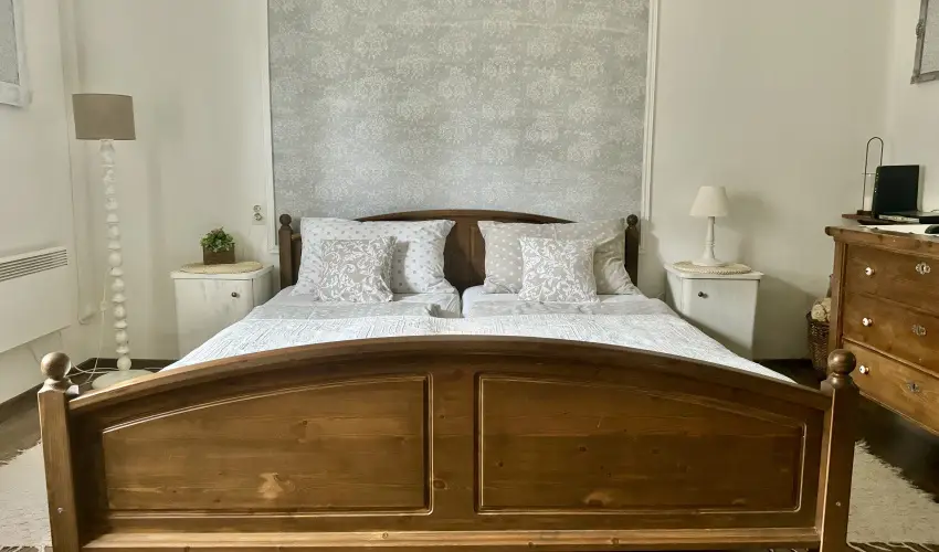 Halhza Vendghz Sirok - Oktber 23. (min. 2 j)