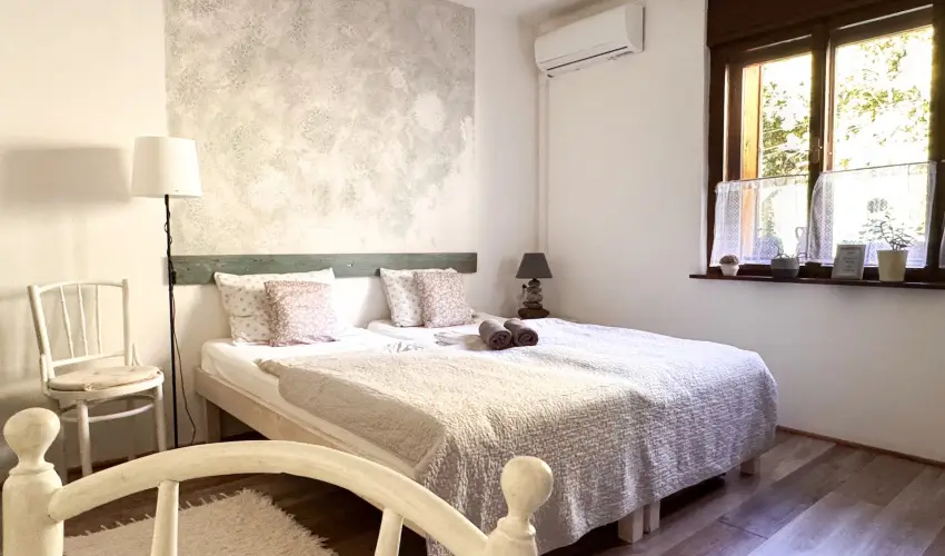 Halhza Vendghz Sirok - Oktber 23. (min. 2 j)