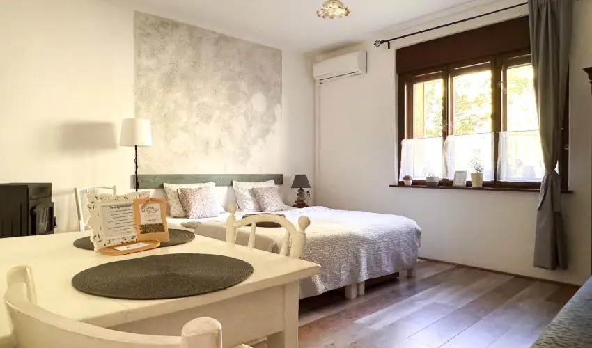 Halhza Vendghz Sirok - Oktber 23. (min. 2 j)