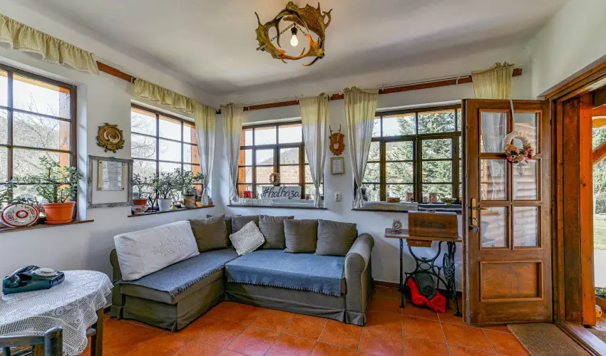 Halhza Vendghz Sirok - Oktber 23. (min. 2 j)