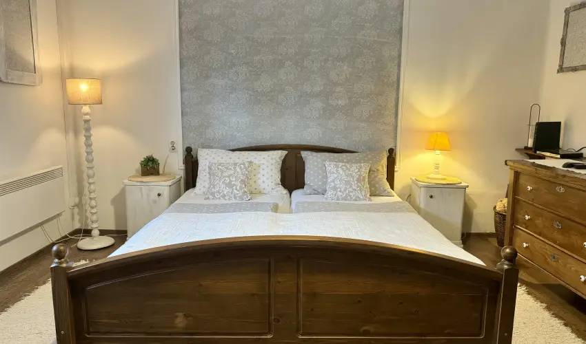 Halhza Vendghz Sirok - Oktber 23. (min. 2 j)