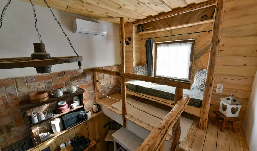 Halhza Vendghz Sirok - Oktber 23. (min. 2 j)