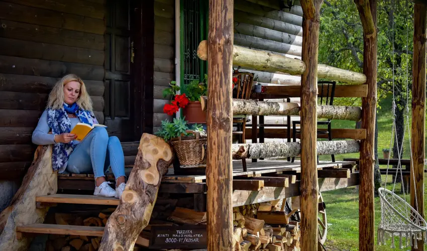 Halhza Vendghz Sirok - Oktber 23. (min. 2 j)