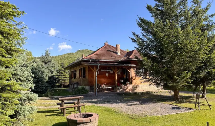 Halh�za Vend�gh�z Sirok - Okt�ber 23. (min. 2 �j)