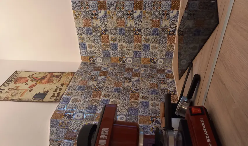 Hanga-lak Velence - Oktber 23. (min. 2 j)