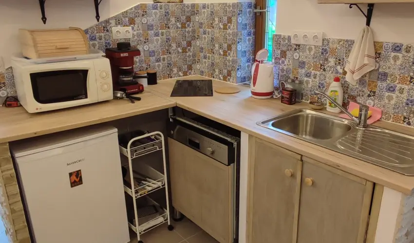 Hanga-lak Velence - Oktber 23. (min. 2 j)