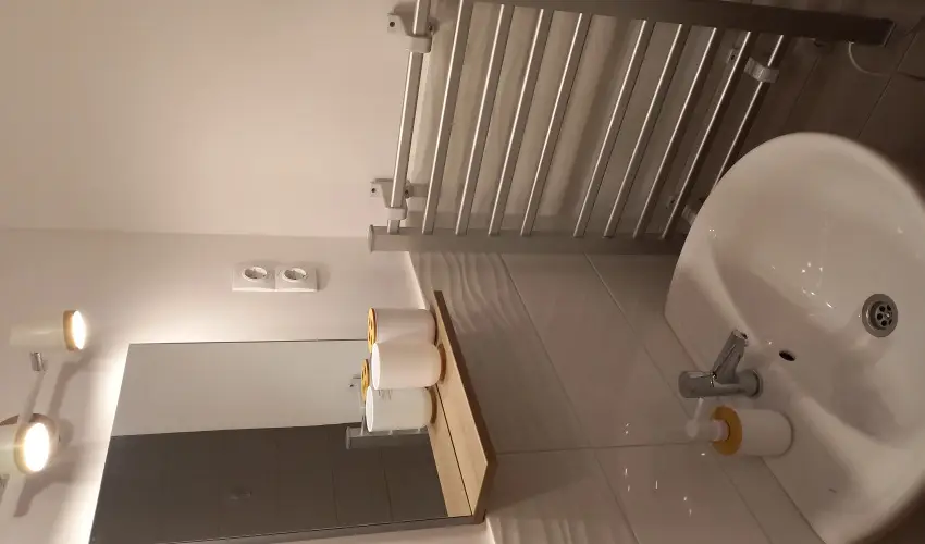 Hanga-lak Velence - Oktber 23. (min. 2 j)