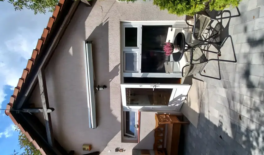 Hanga-lak Velence - Oktber 23. (min. 2 j)