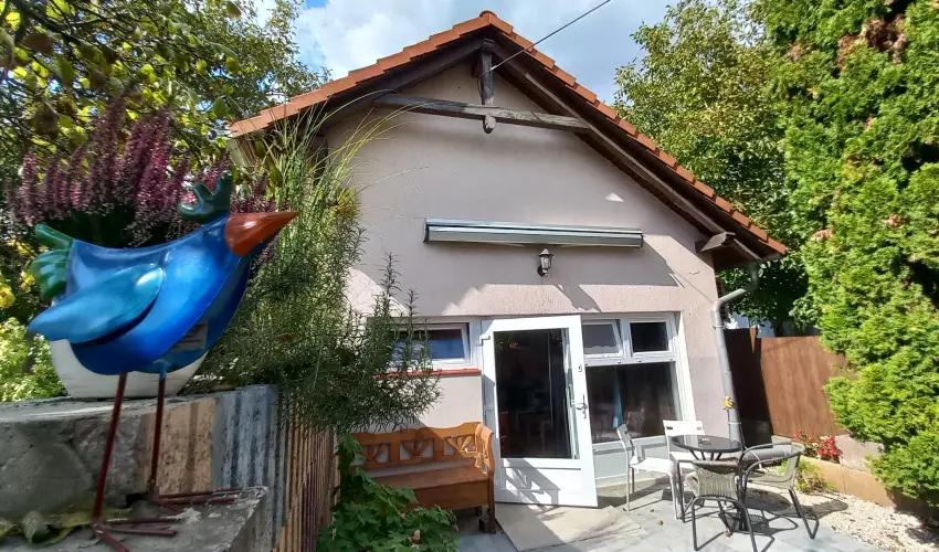 Hanga-lak Velence - Oktber 23. (min. 2 j)