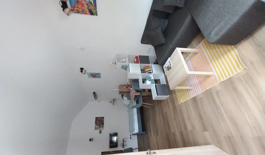 Hanga-lak Velence - Oktber 23. (min. 2 j)