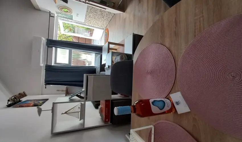 Hanga-lak Velence - Oktber 23. (min. 2 j)