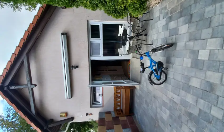 Hanga-lak Velence - Oktber 23. (min. 2 j)