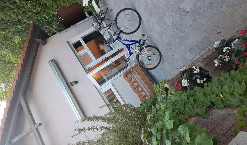 Hanga-lak Velence - Oktber 23. (min. 2 j)