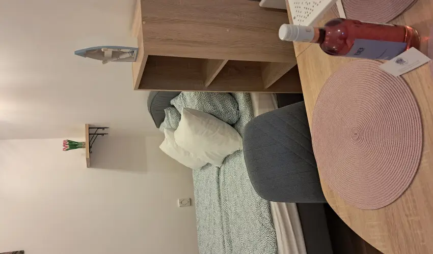 Hanga-lak Velence - Oktber 23. (min. 2 j)