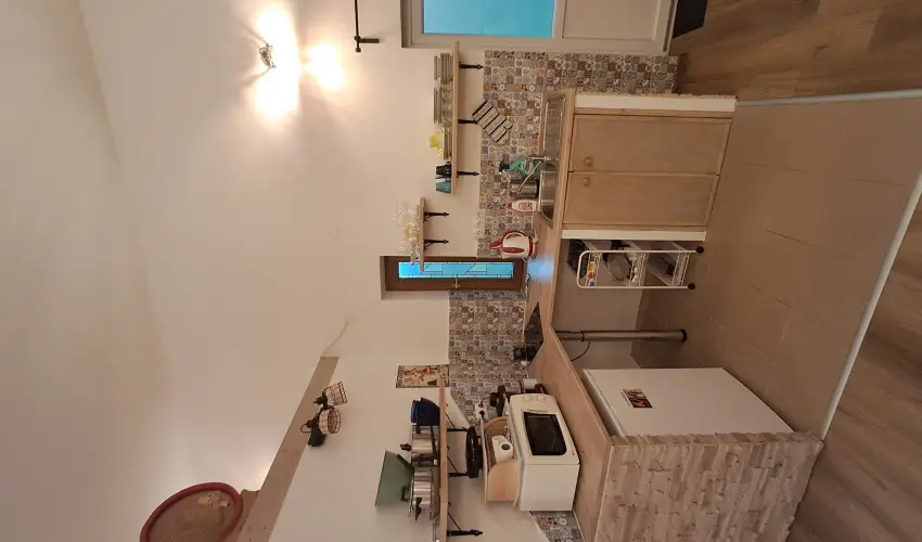 Hanga-lak Velence - Oktber 23. (min. 2 j)