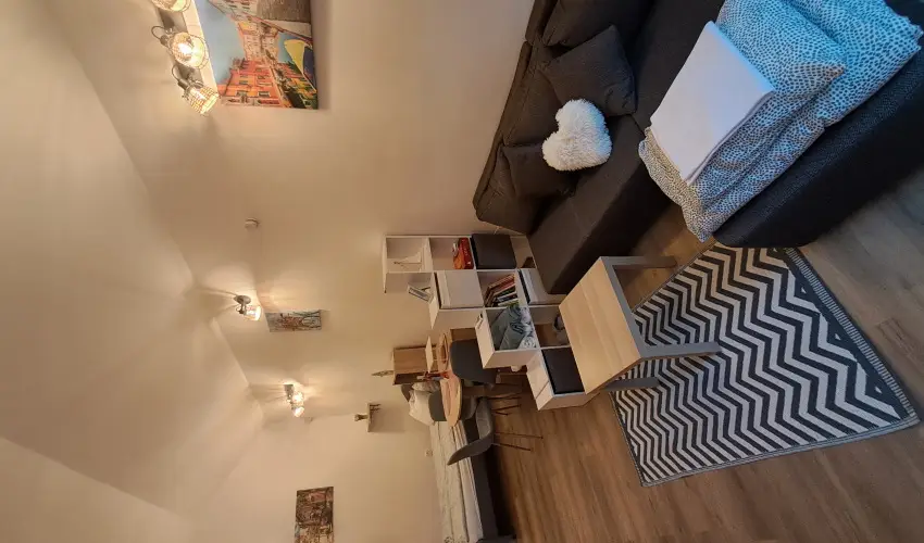 Hanga-lak Velence - Oktber 23. (min. 2 j)