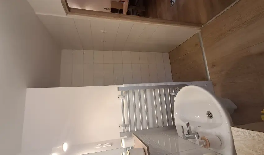 Hanga-lak Velence - Oktber 23. (min. 2 j)