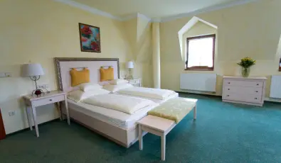 Htkti Wellness Hotel & Lovaspark Mr