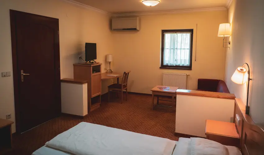 Htkti Wellness Hotel & Lovaspark Mr - Oktber 23. 