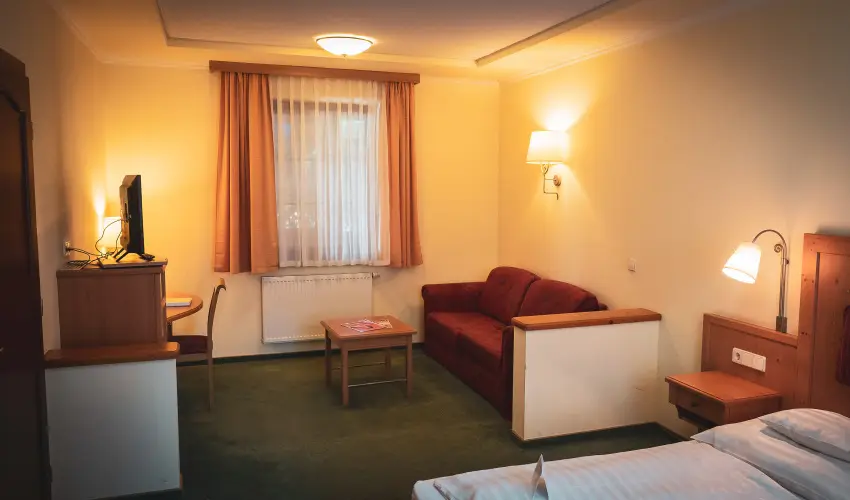 Htkti Wellness Hotel & Lovaspark Mr - Oktber 23. 