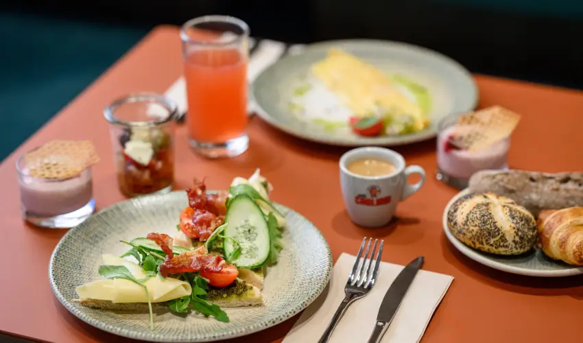 Hilton Garden Inn Debrecen City Center  Debrecen - Okt�ber 23.