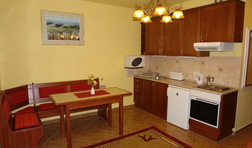 HoldLux Apartmanok Srvr - Oktber 23. (min. 2 j)