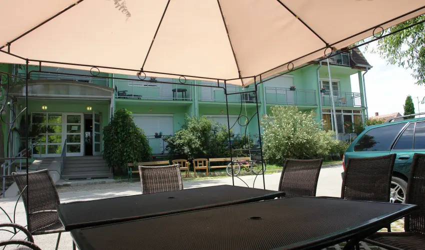 HoldLux Apartmanok Srvr - Oktber 23. (min. 2 j)