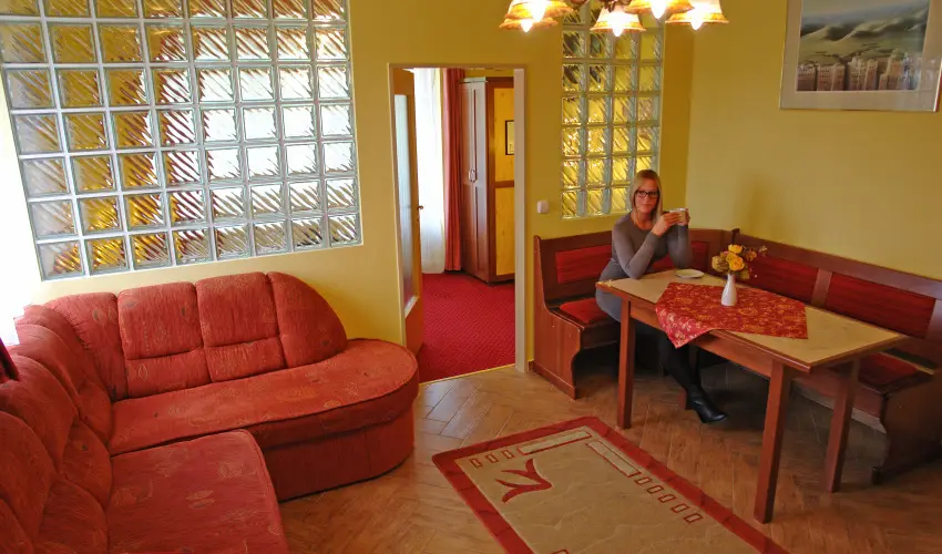 HoldLux Apartmanok Srvr - Oktber 23. (min. 2 j)