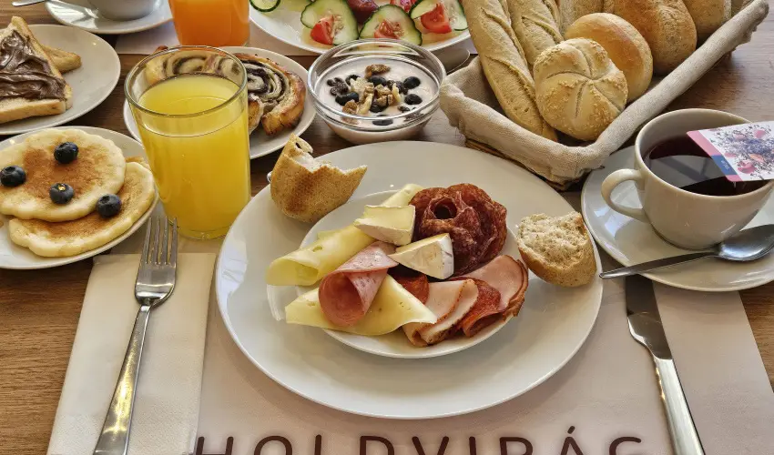 Holdvirg Hotel Srvr - Oktber 23.