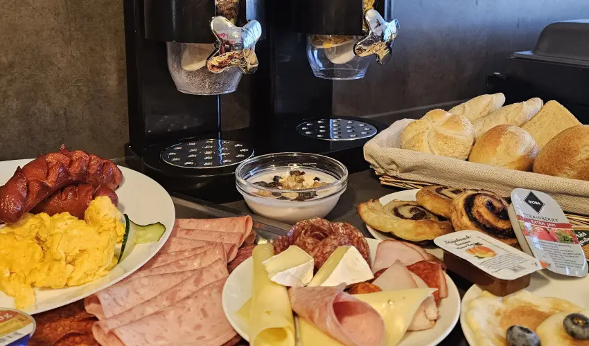 Holdvirg Hotel Srvr - Oktber 23.