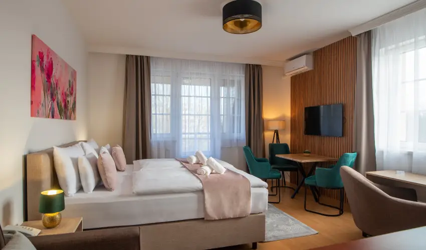 Holdvirg Hotel Srvr - Oktber 23.