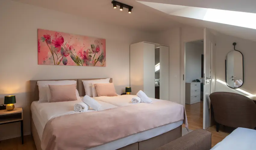 Holdvirg Hotel Srvr - Oktber 23.