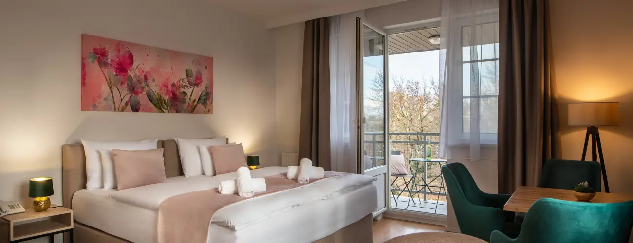 Holdvirg Hotel Srvr - Oktber 23. (min. 2 j)