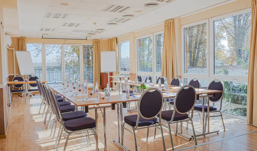 Holiday Beach Budapest Wellness Hotel with Sauna Park Budapest - Oktber 23.