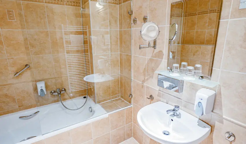 Holiday Beach Budapest Wellness Hotel with Sauna Park Budapest - Oktber 23.