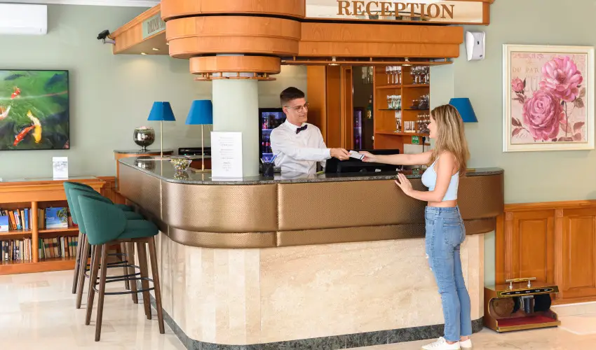 Holiday Club Apartman Hotel Hvz Hvz - Oktber 23. (min. 2 j)