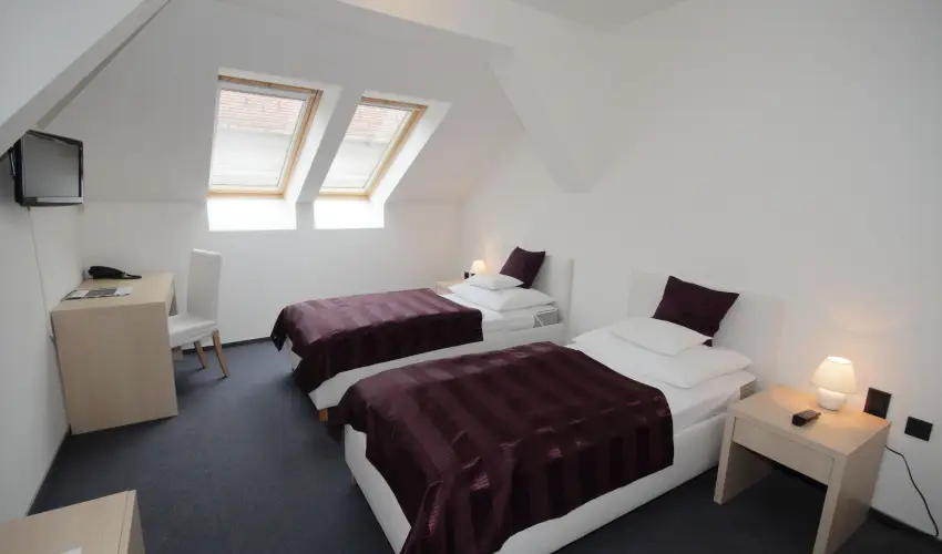 Hotel Arkadia Pcs - Oktber 23.