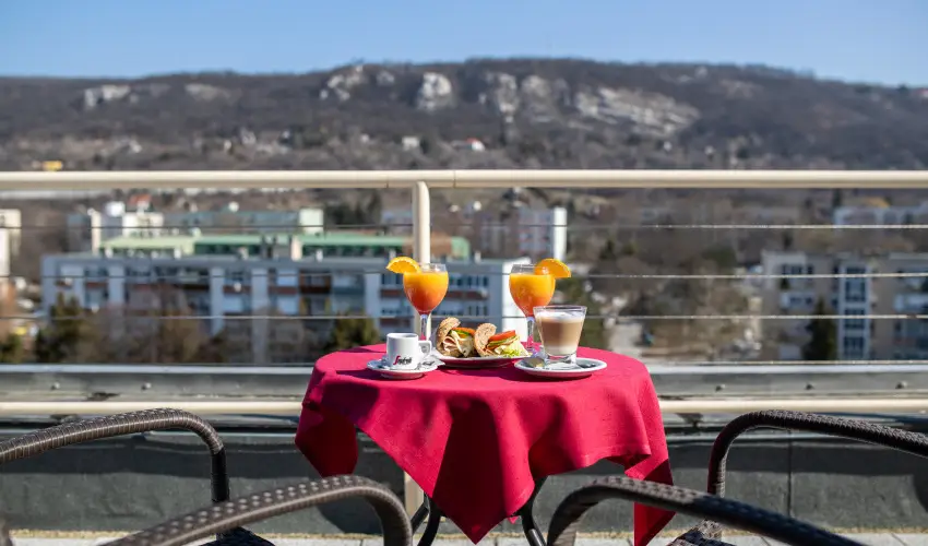 Hotel rpd Tatabnya - Oktber 23.